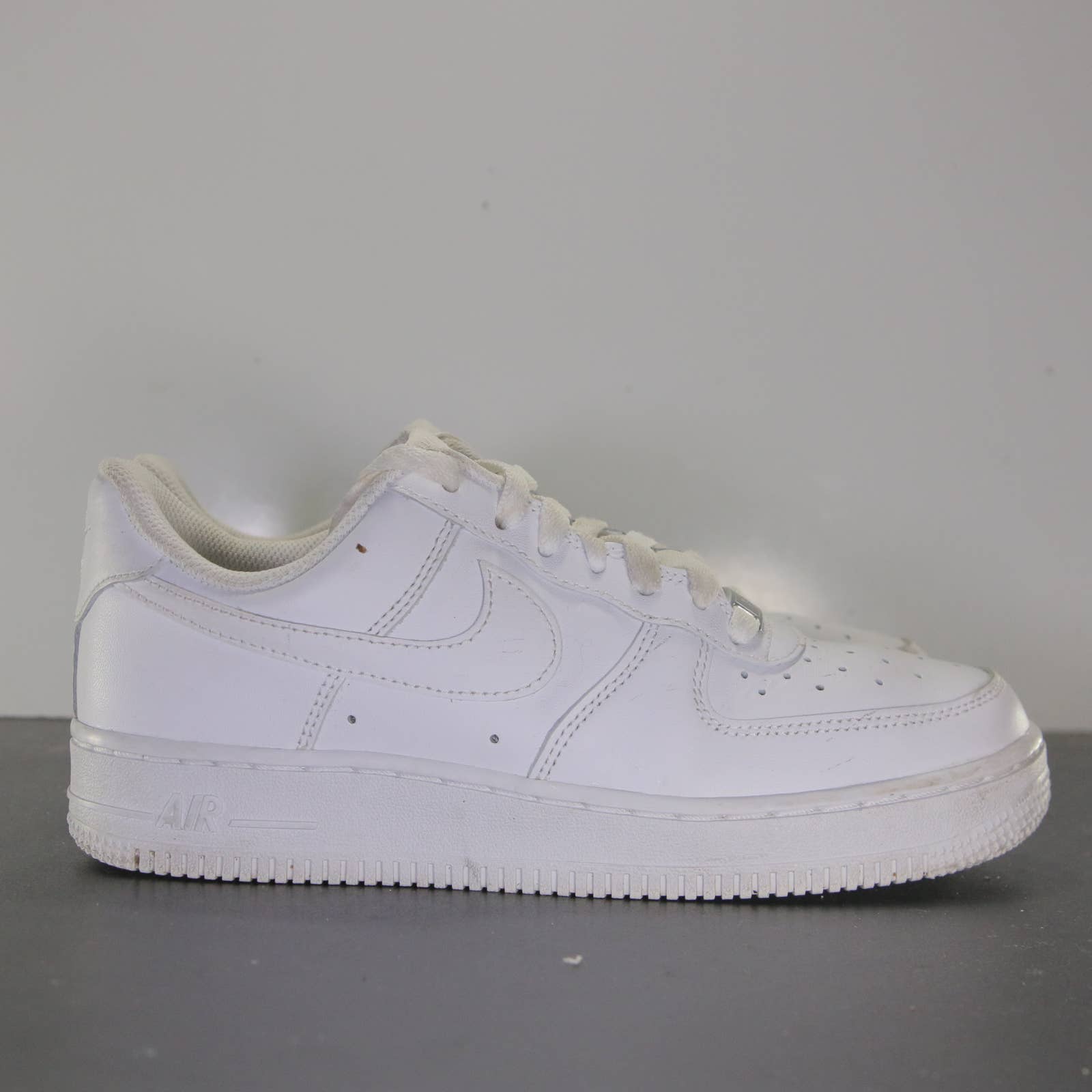 Nike Af1 Air Force 1 Low White Women's Sneakers 004541 Size 7womens/5.5 Youth